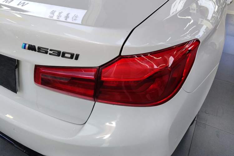 Used BMW 5 Series 2018 530Li Luxury Edition M Sport Package Exterior 3