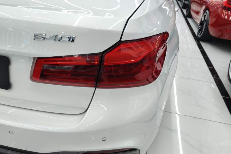 Used BMW 5 Series 2018 530Li Luxury Edition M Sport Package Exterior 3