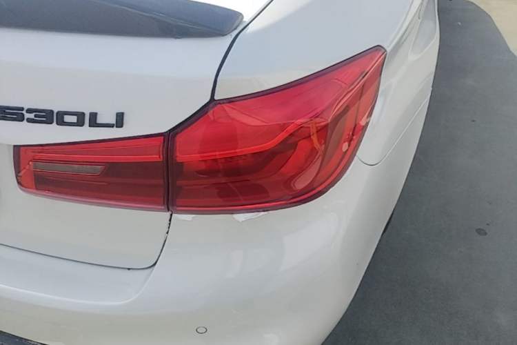 Used BMW 5 Series 2018 Restyled 530Li Luxury Edition M Sport Package Exterior 3
