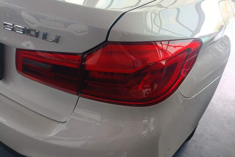 Used BMW 5 Series 2018 530Li Leading Model M Sport Package Exterior 3