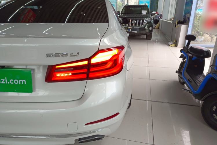 Used BMW 5 Series 2018 525Li Luxury Package Exterior 3