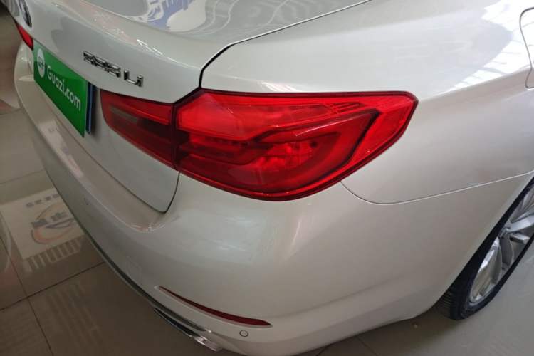 Used BMW 5 Series 2018 525Li Luxury Package Exterior 3