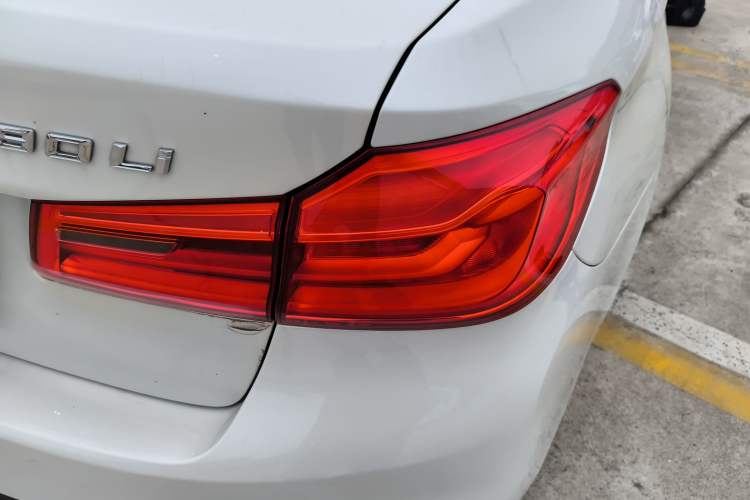 Used BMW 5 Series 2018 530Li Luxury Edition M Sport Package Exterior 3