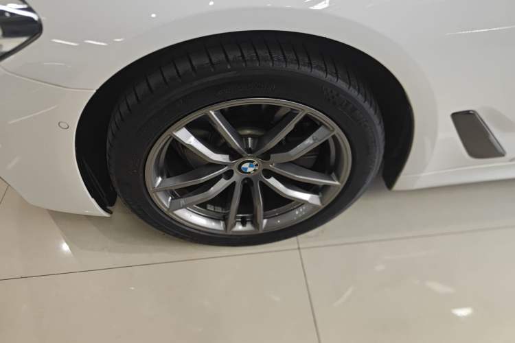 Used BMW 5 Series 2018 525i M Sport Package Exterior 3