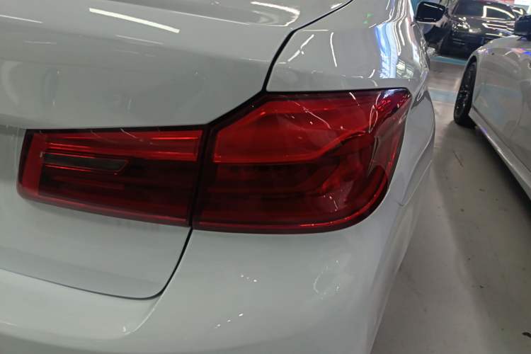 Used BMW 5 Series 2018 525Li M Sport Package Exterior 3