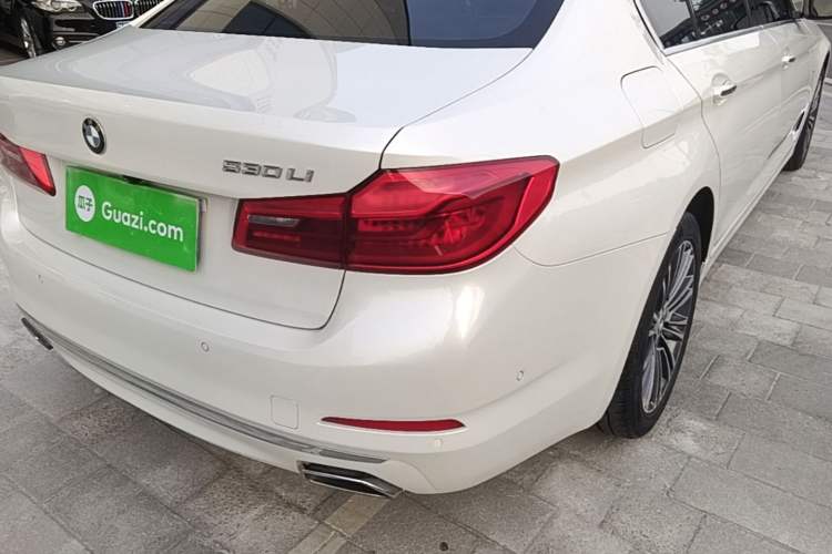 Used BMW 5 Series 2018 Facelifted 530Li Luxury Edition Premium Package Exterior 3