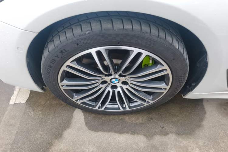 Used BMW 5 Series 2018 Restyled 530Li Luxury Edition M Sport Package Exterior 4
