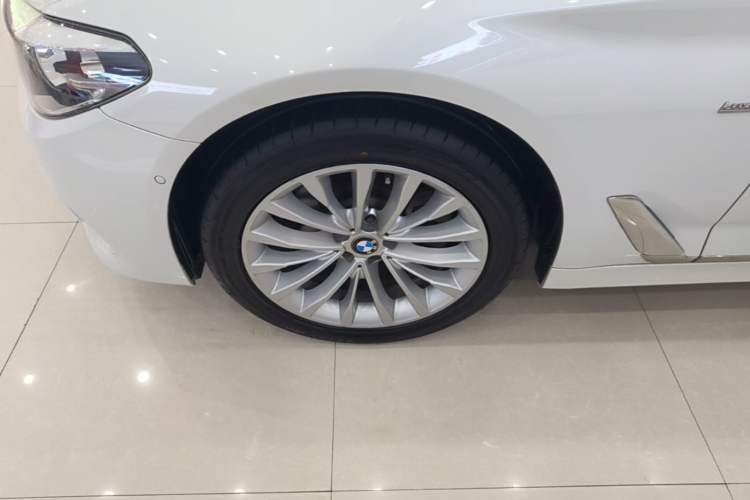 Used BMW 5 Series 2018 525Li Luxury Package Exterior 4