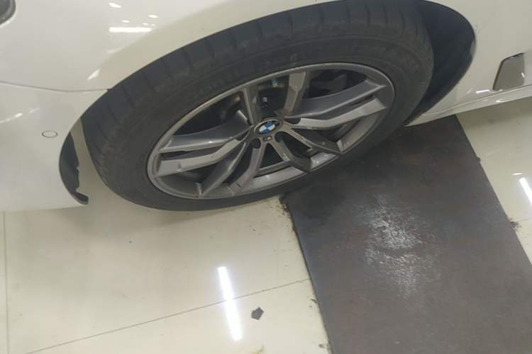 Used BMW 5 Series 2018 525i M Sport Package Exterior 4