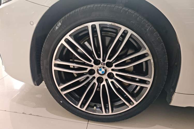 Used BMW 5 Series 2018 Restyled 530Li Luxury Edition M Sport Package Exterior 4