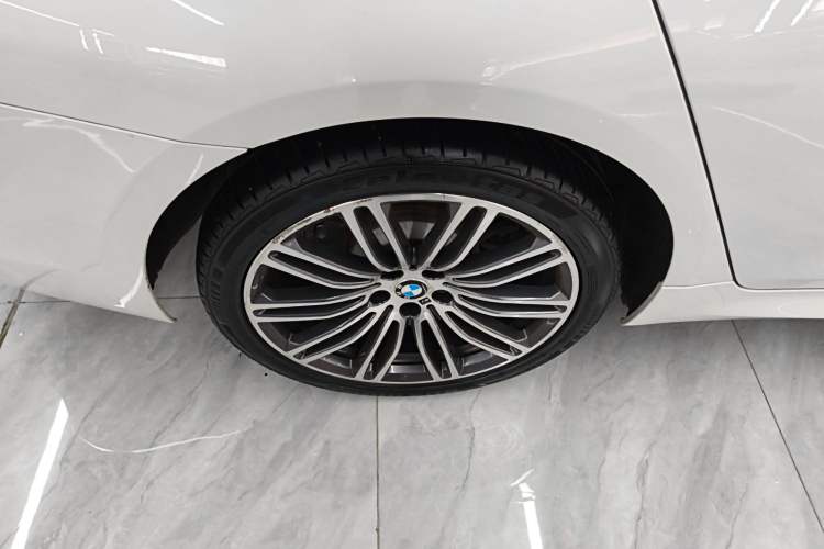 Used BMW 5 Series 2018 Facelifted 530Li xDrive M Sport Package Exterior 4