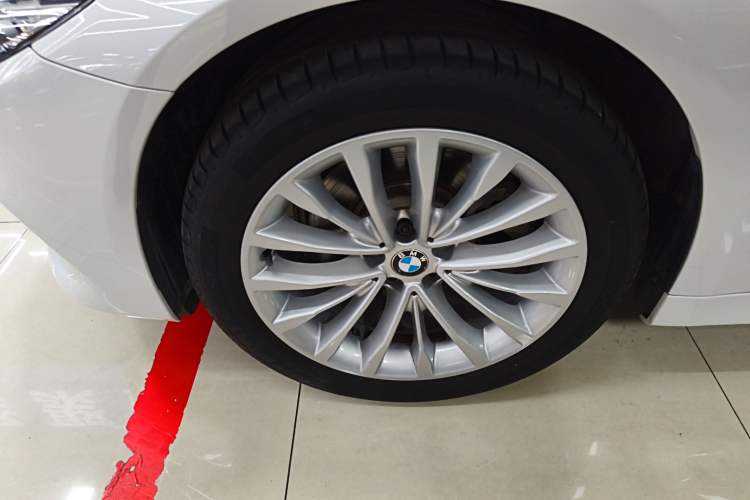 Used BMW 5 Series 2018 525Li Luxury Package Exterior 4