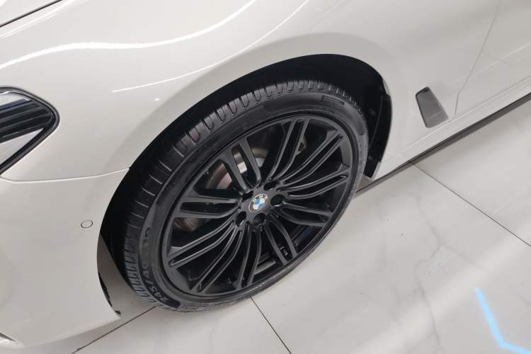 Used BMW 5 Series 2018 530Li Luxury Edition M Sport Package Exterior 4