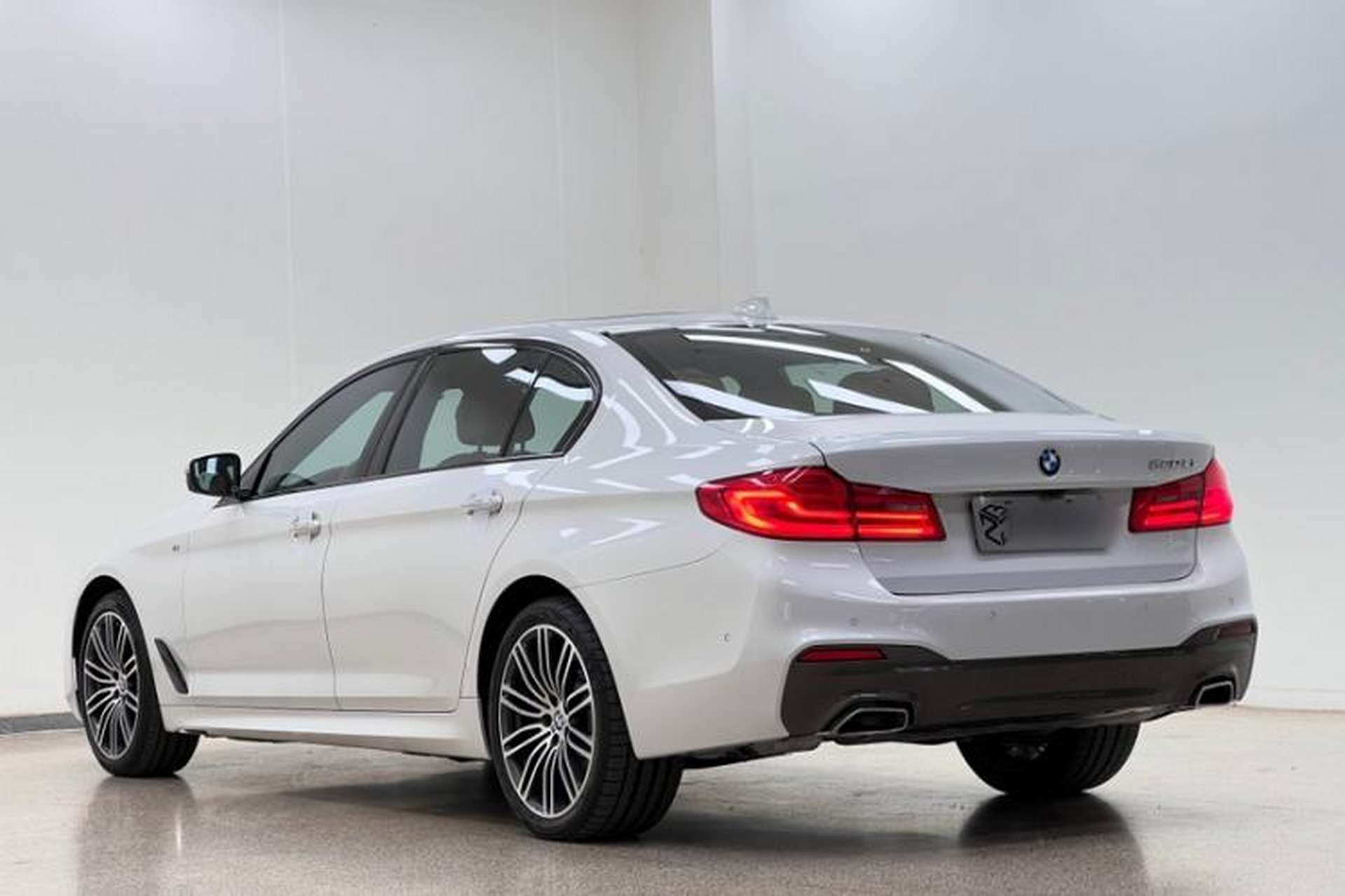 Used BMW 5 Series 2018 530Li Luxury Edition M Sport Package Exterior 4