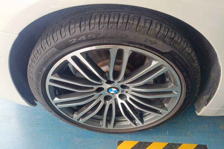 Used BMW 5 Series 2018 530Li Leading Model M Sport Package Exterior 4