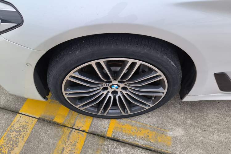 Used BMW 5 Series 2018 530Li Luxury Edition M Sport Package Exterior 4