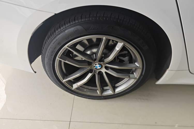 Used BMW 5 Series 2018 525i M Sport Package Exterior 4