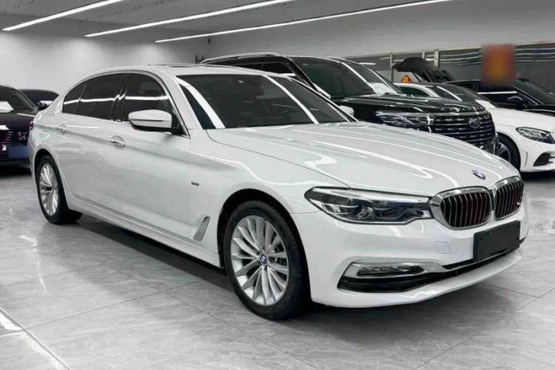 Used BMW 5 Series 2018 525Li Luxury Package Exterior 4