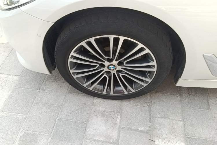 Used BMW 5 Series 2018 Facelifted 530Li Luxury Edition Premium Package Exterior 4