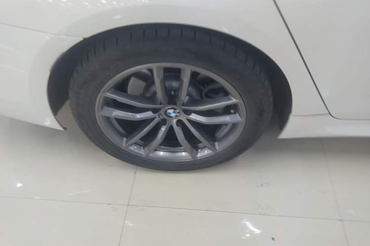 Used BMW 5 Series 2018 525i M Sport Package Exterior 5
