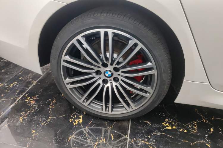 Used BMW 5 Series 2018 Restyled 530Li Leading Edition M Sport Package Exterior 5