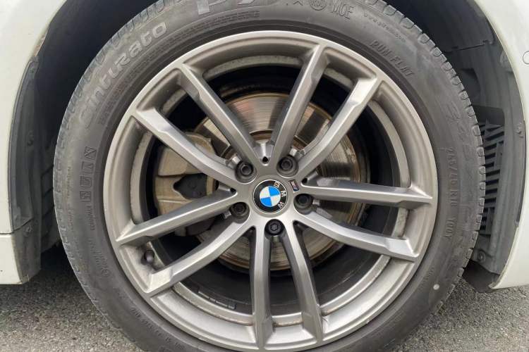 Used BMW 5 Series 2018 525i M Sport Package Exterior 6