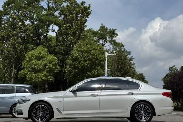Used BMW 5 Series 2018 Facelifted 530Li Luxury Edition Premium Package Exterior 6