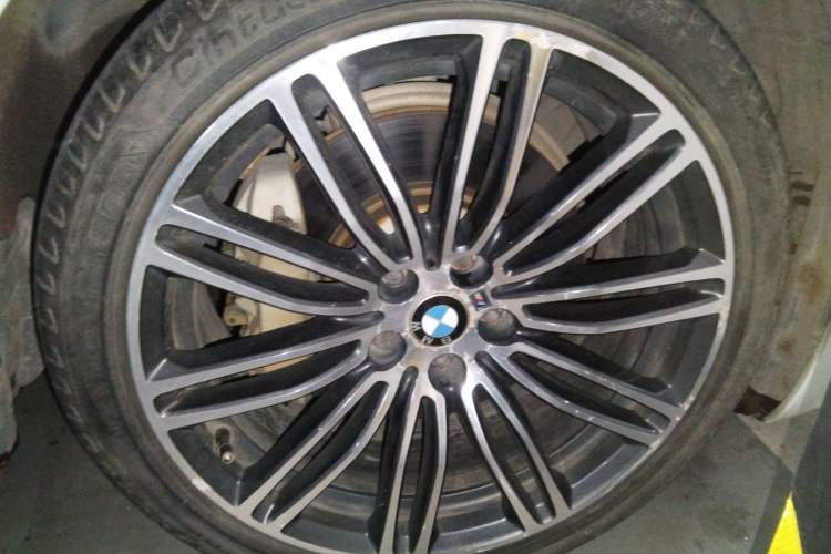 Used BMW 5 Series 2018 Restyled 530Li Luxury Edition M Sport Package Exterior 7