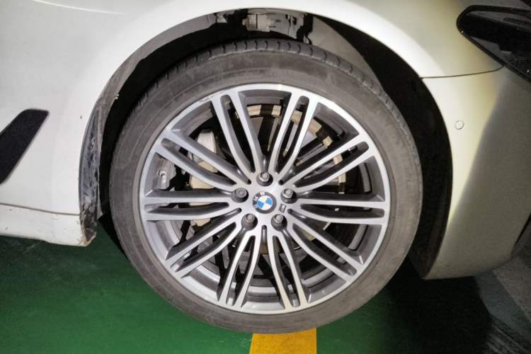 Used BMW 5 Series 2018 Restyled 530Li Leading Edition M Sport Package Exterior 7