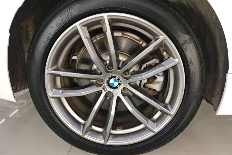 Used BMW 5 Series 2018 525i M Sport Package Exterior 8