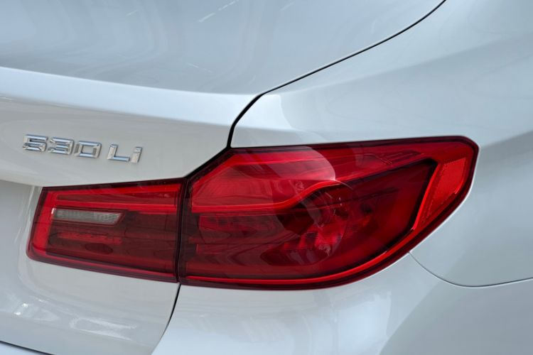 Used BMW 5 Series 2018 Restyled 530Li Luxury Edition M Sport Package Exterior 8