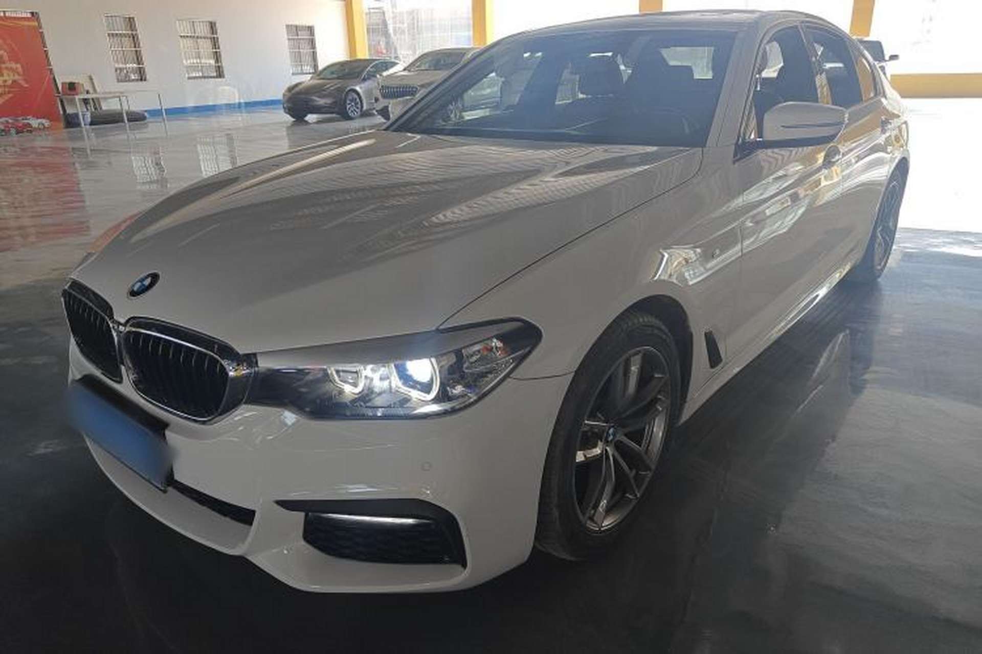 Used BMW 5 Series 2018 525i M Sport Package Front Left 45 Deg