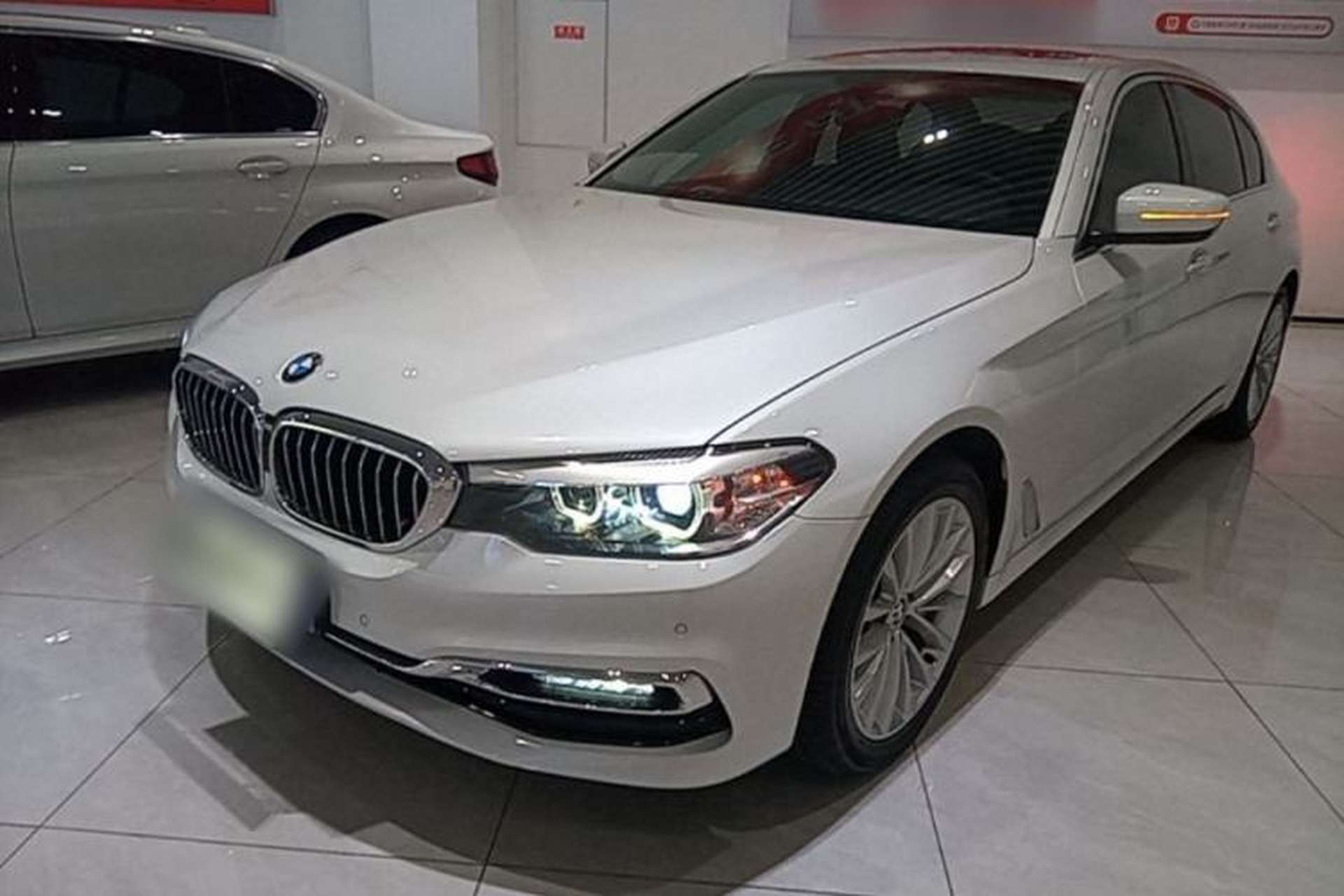 Used BMW 5 Series 2018 Revised Version 530Li Leading Edition Luxury Package Front Left 45 Deg