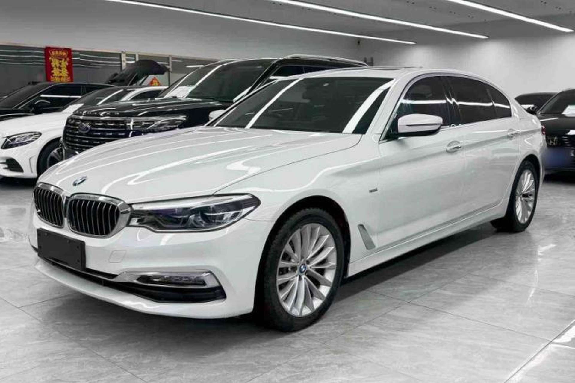 Used BMW 5 Series 2018 525Li Luxury Package Front Left 45 Deg