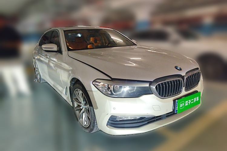 Used BMW 5 Series 2018 528Li Launch Special Edition Front Right 45 Deg