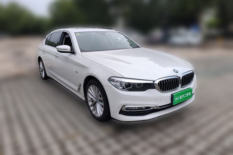 Used BMW 5 Series 2018 Facelifted 530Li xDrive Luxury Package Front Right 45 Deg