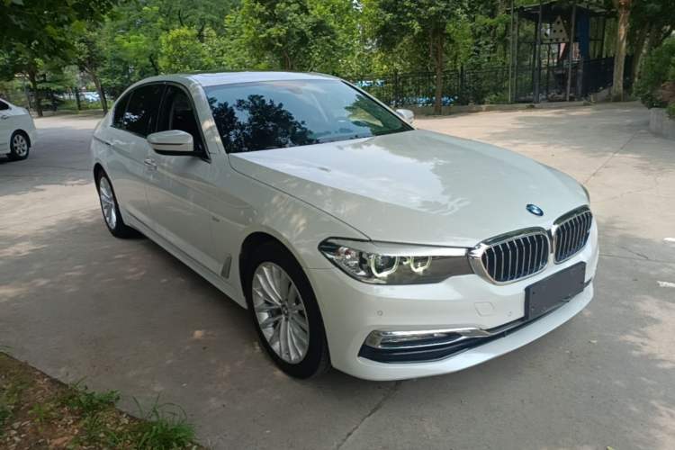 Used BMW 5 Series 2018 530Li Leading Edition Luxury Package Front Right 45 Deg