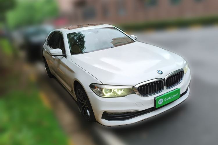 Used BMW 5 Series 2018 528Li Launch Special Edition Front Right 45 Deg