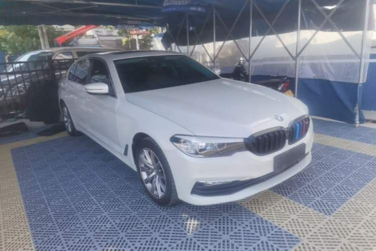 Used BMW 5 Series 2018 528Li Launch Special Edition Front Right 45 Deg