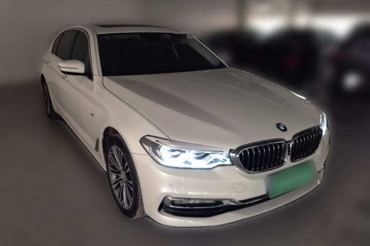 Used BMW 5 Series 2018 Facelifted 530Li Luxury Edition Premium Package Front Right 45 Deg