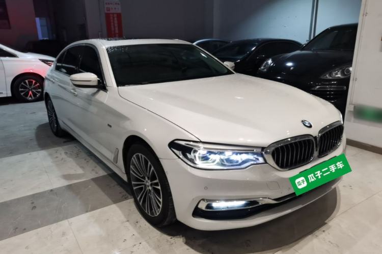 Used BMW 5 Series 2018 Facelifted 530Li Luxury Edition Premium Package Front Right 45 Deg