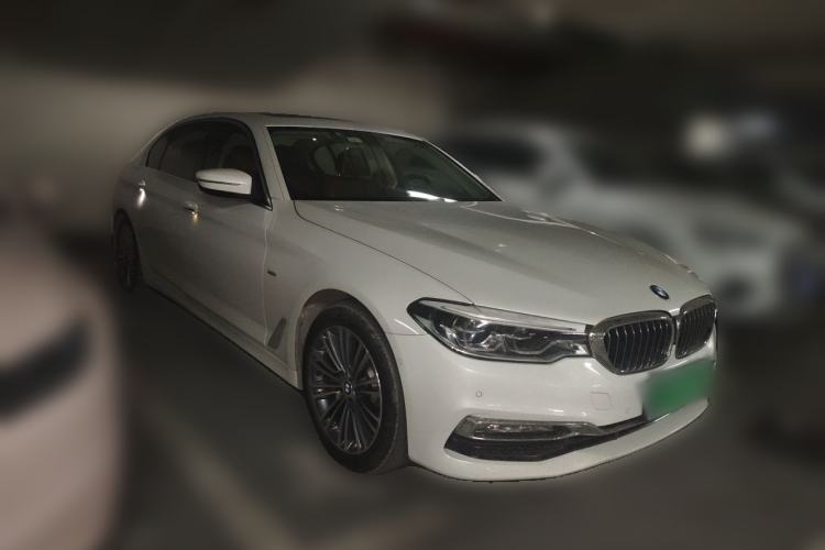 Used BMW 5 Series 2018 Facelifted 530Li Luxury Edition Premium Package Front Right 45 Deg