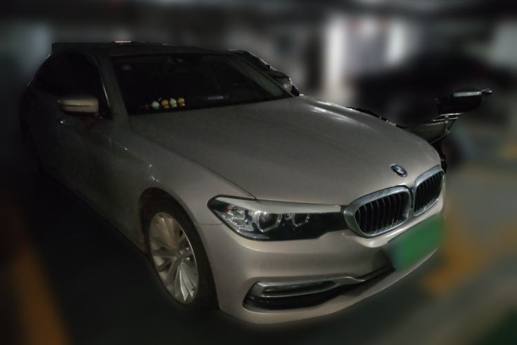 Used BMW 5 Series 2018 530Li Leading Edition Luxury Package Front Right 45 Deg