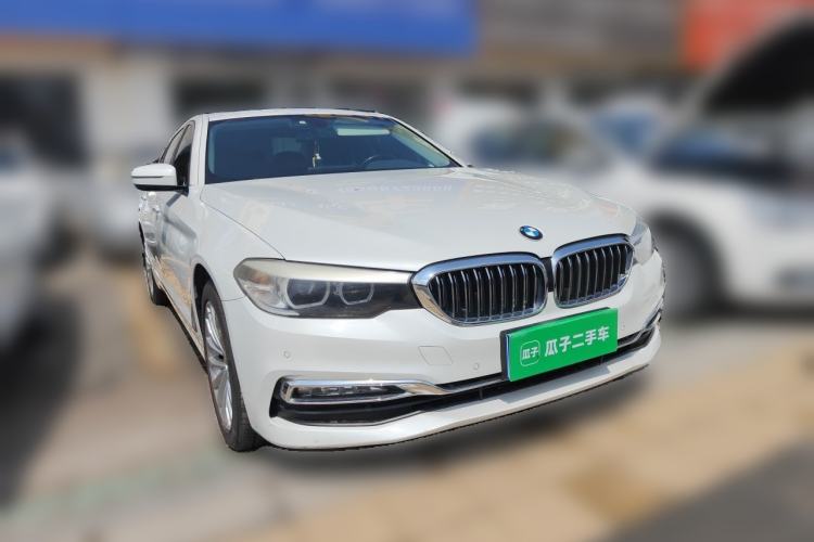 Used BMW 5 Series 2018 Facelifted 530Li xDrive Luxury Package Front Right 45 Deg