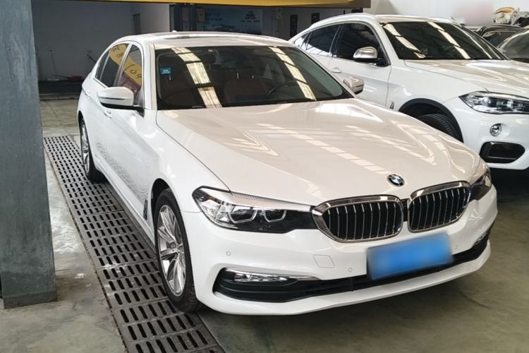 Used BMW 5 Series 2018 528Li Launch Special Edition Front Right 45 Deg