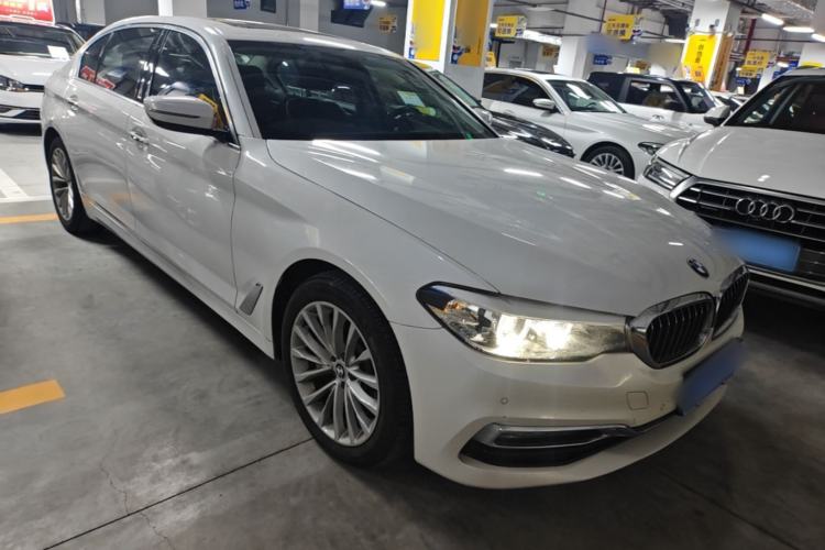 Used BMW 5 Series 2018 530Li Leading Edition Luxury Package Front Right 45 Deg