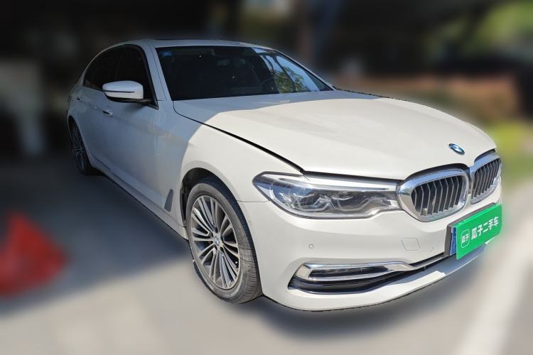 Used BMW 5 Series 2018 Facelifted 530Li Luxury Edition Premium Package Front Right 45 Deg