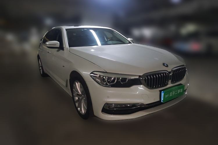 Used BMW 5 Series 2018 525Li Luxury Package Front Right 45 Deg