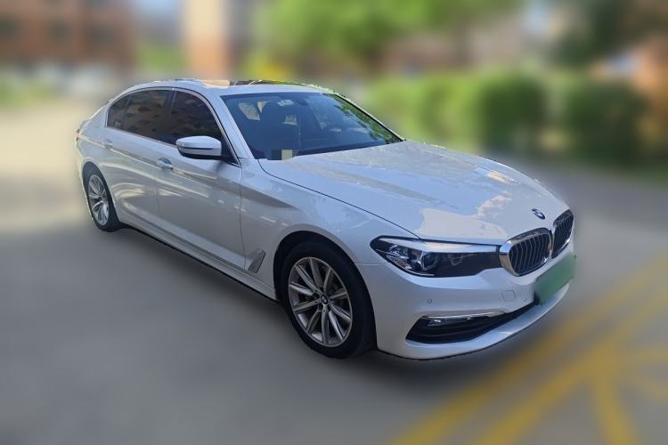 Used BMW 5 Series 2018 528Li Launch Special Edition Front Right 45 Deg