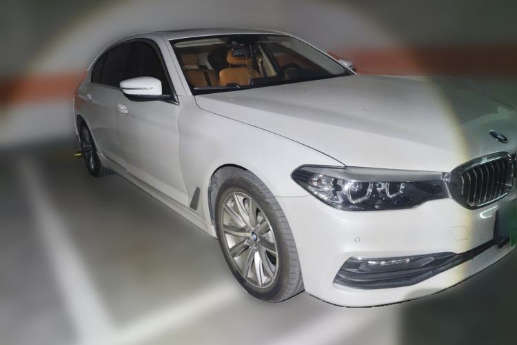 Used BMW 5 Series 2018 528Li Launch Special Edition Front Right 45 Deg